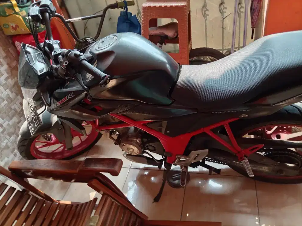 Dijual Honda CB150R LED Special Edition 2018 Surat Lengkap