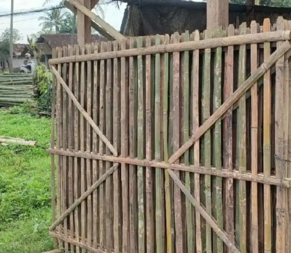 Pagar bambu kebun