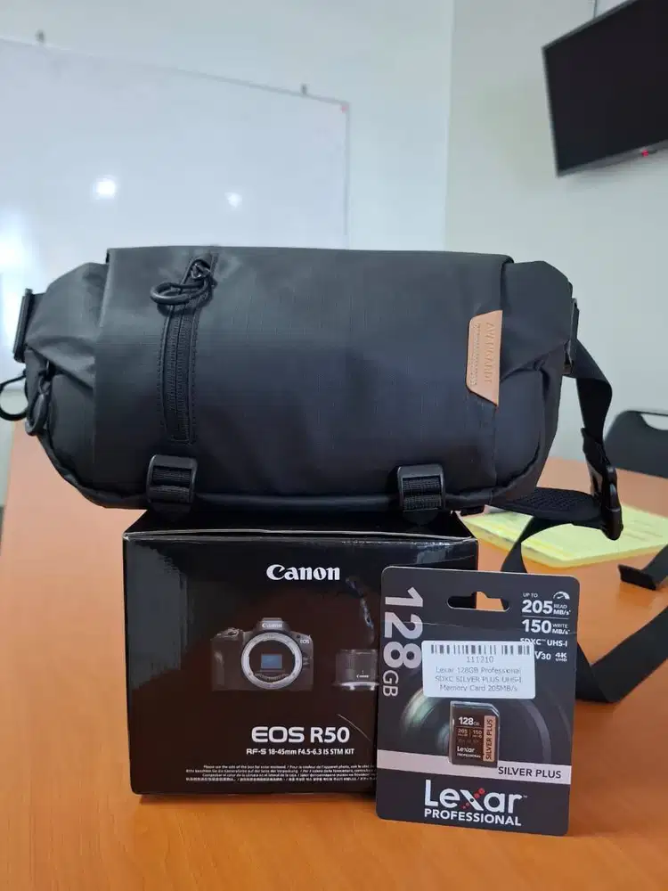 CANON EOS R50 + Lensa 18-45mm + LEXAR 128GB + TAS