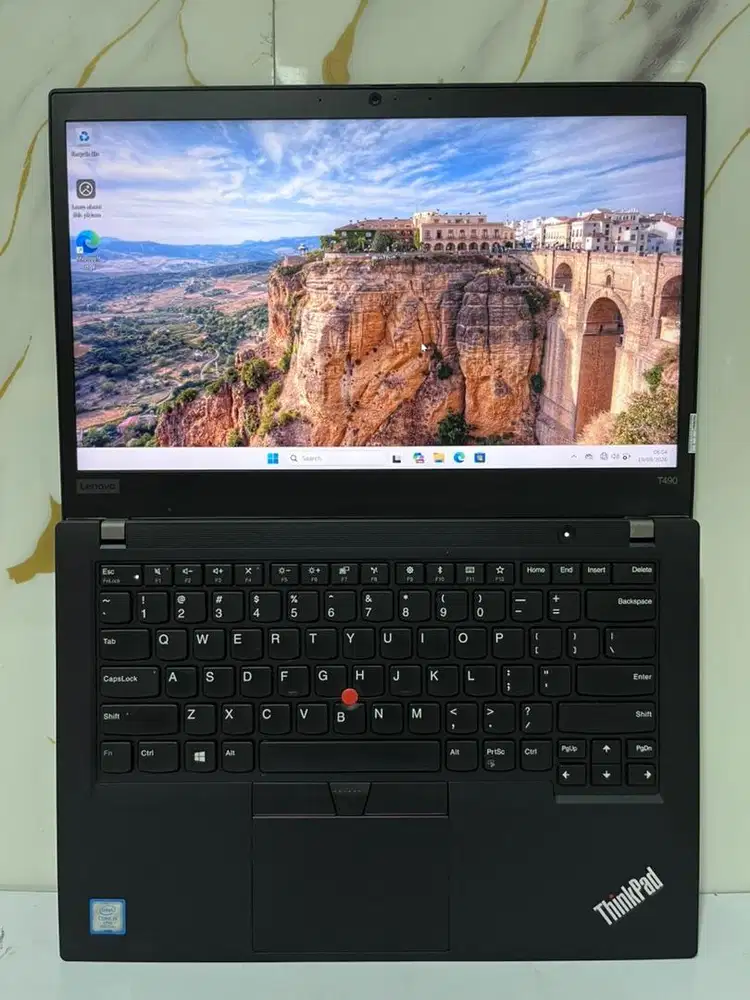Laptop Lenovo Thinkpad T490 i5-8 RAM 8GB SSD 256GB