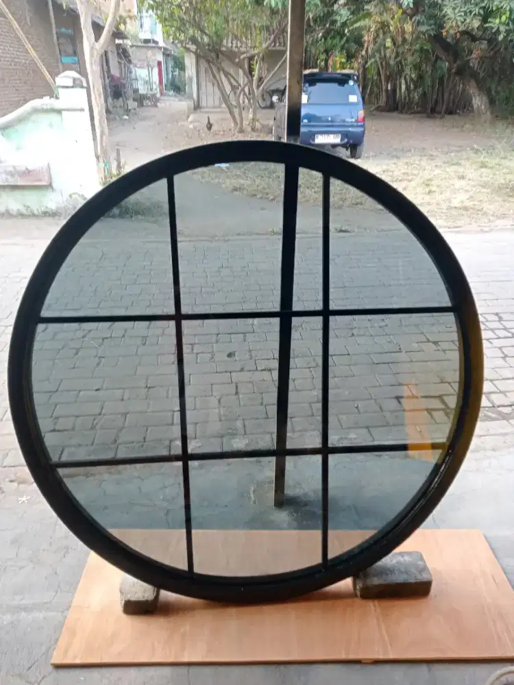 jendela bulat estetika