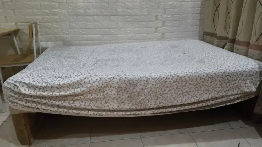 Spring Bed Informa Bekas