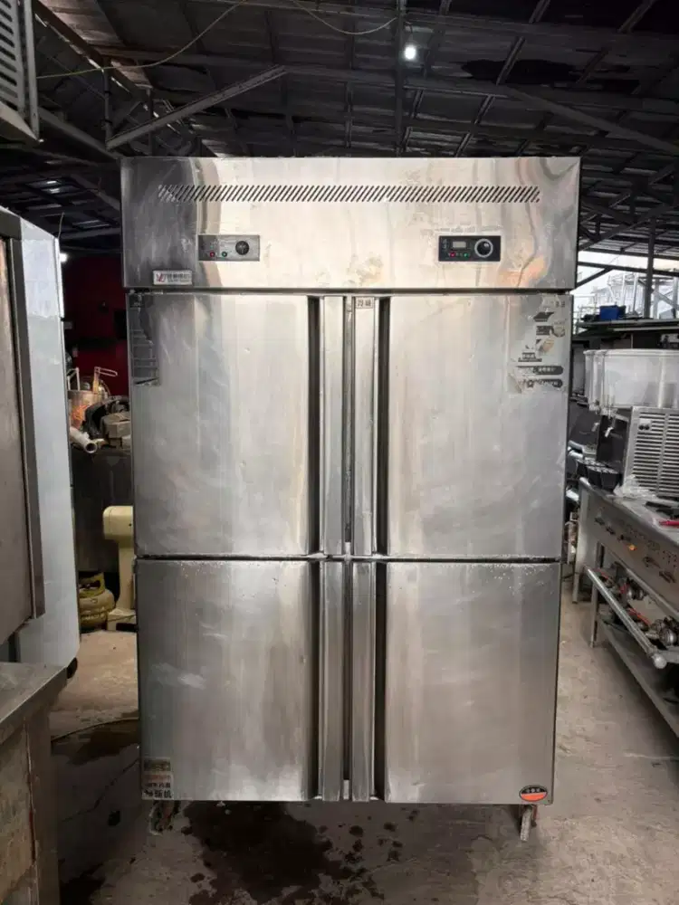 JARANG ADA,UPRIGHT KOMBINASI CHILLER & FREEZER
,Masih Orisinil