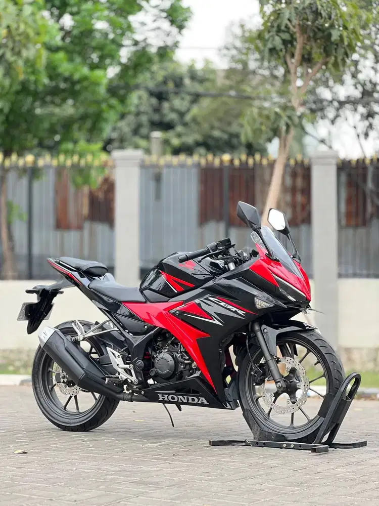 HONDA CBR 150R HITAM MERAH 2019 KM 12K PAJAK HIDUP NO MINUS