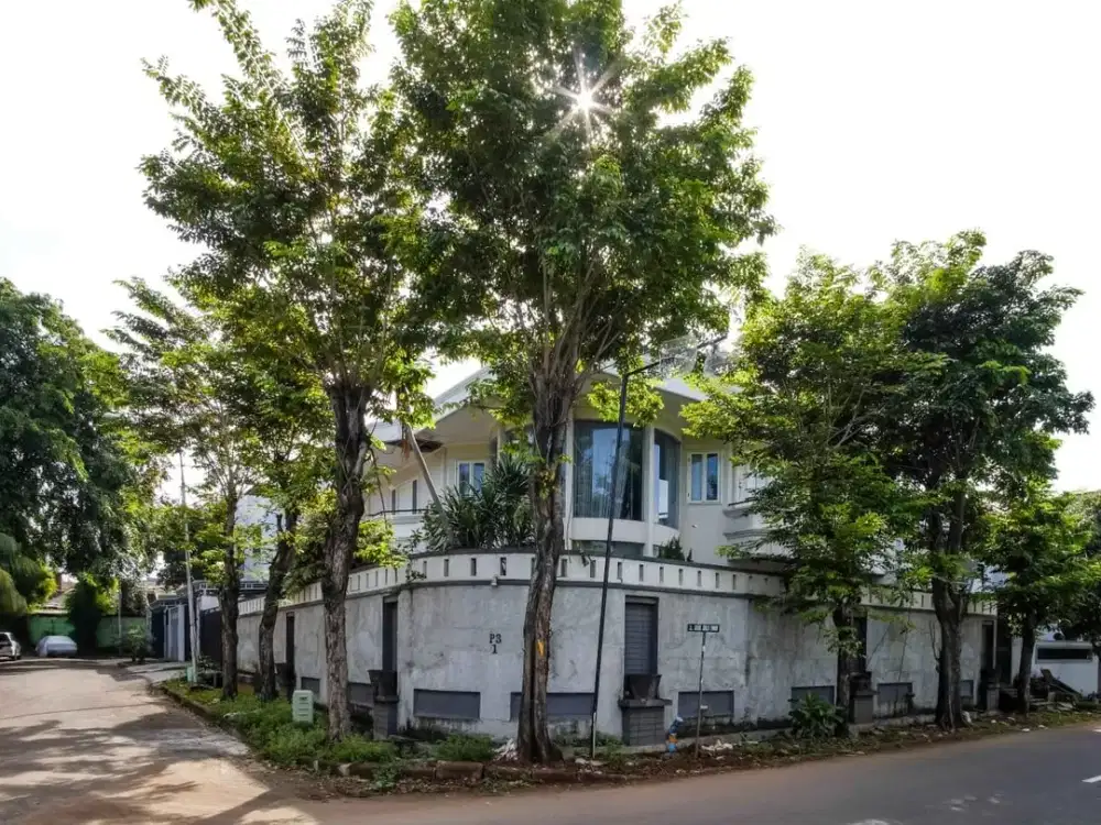 Rumah Mewah dengan Lantai Marmer Italy di Kebon Jeruk