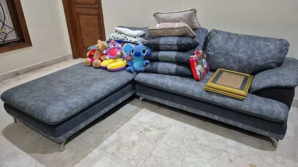 Sofa bentuk L Biru Abu yg elegan