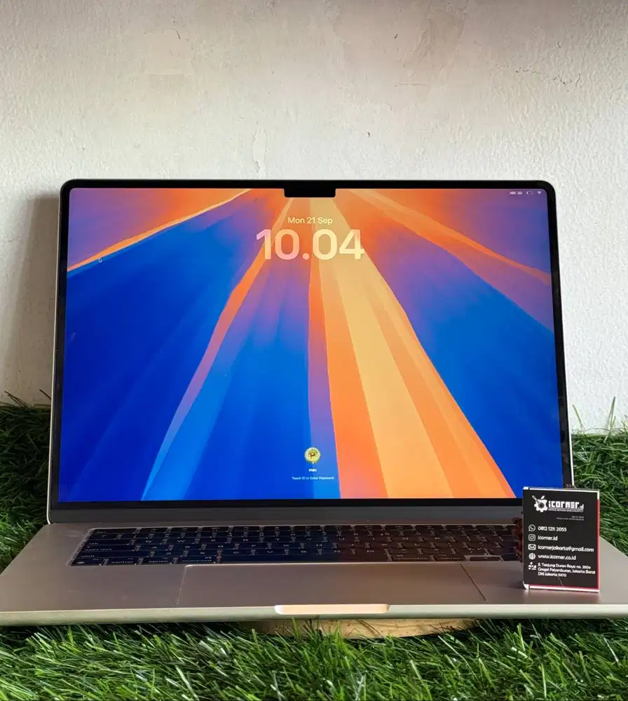 MacBook Air 15 Inch M2 RAM 8GB SSD 256GB Starlight | Second Original