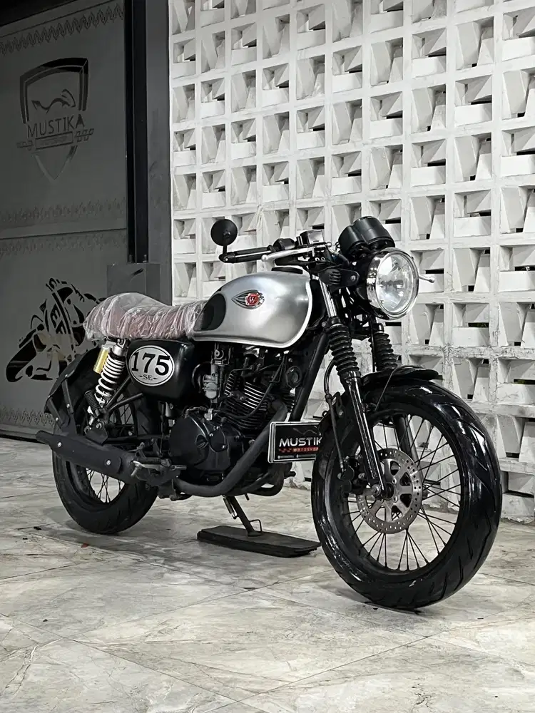 Kawasaki W175 2018. Double parts. Km 17rb. DANNY Mustika Motor Sulfat