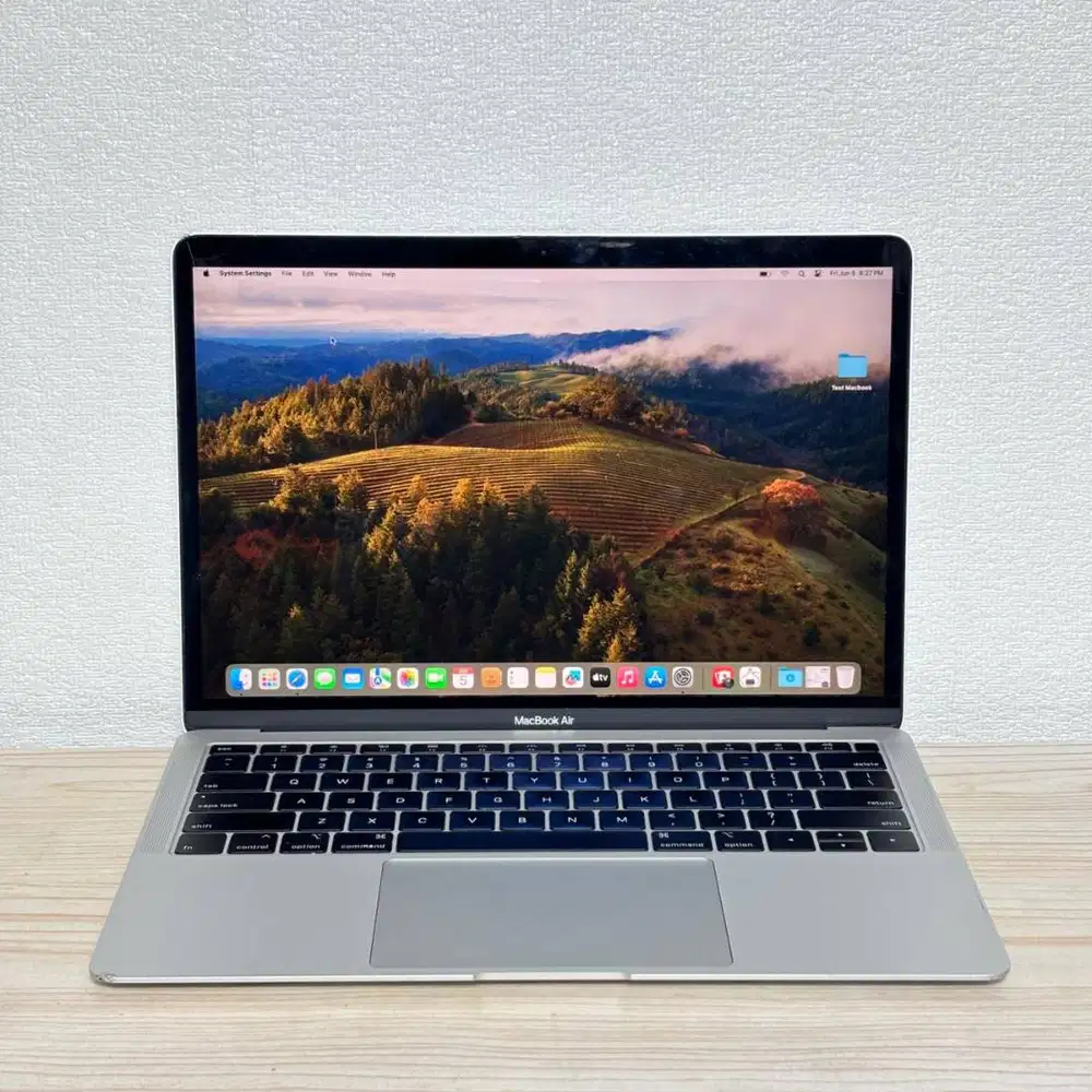 MacBook Air 2018 13”  RAM 8GB/128GB all normal