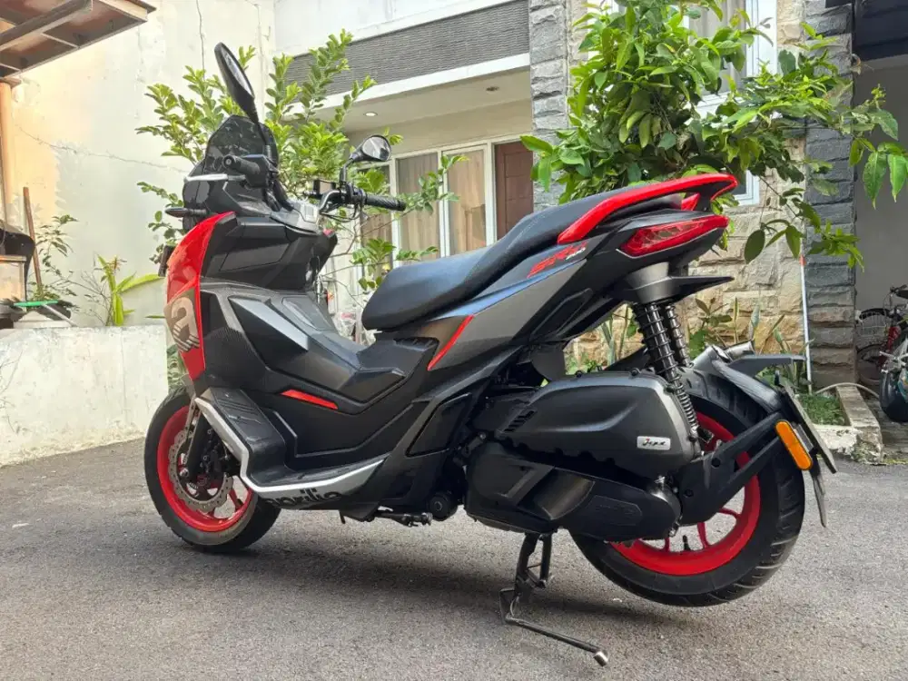 APRILIA SR GT 200