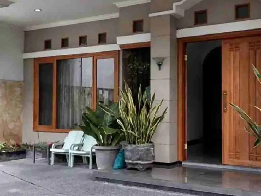 JUAL RUMAH MEWAH DI TENGAH KOTA KEDIRI