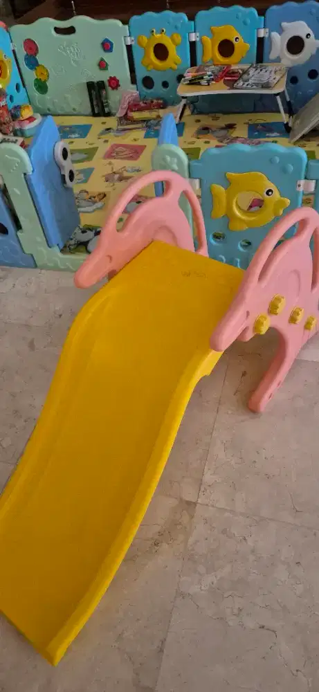 Pagar playground lengkap dgn matras. 21 buah panel pagar