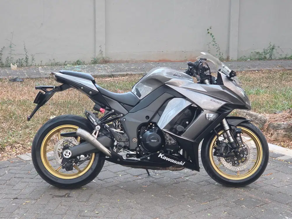 Moge Naked Sport Kawasaki Ninja 1000 SX th 2013 Mulus Siap Gas Turing