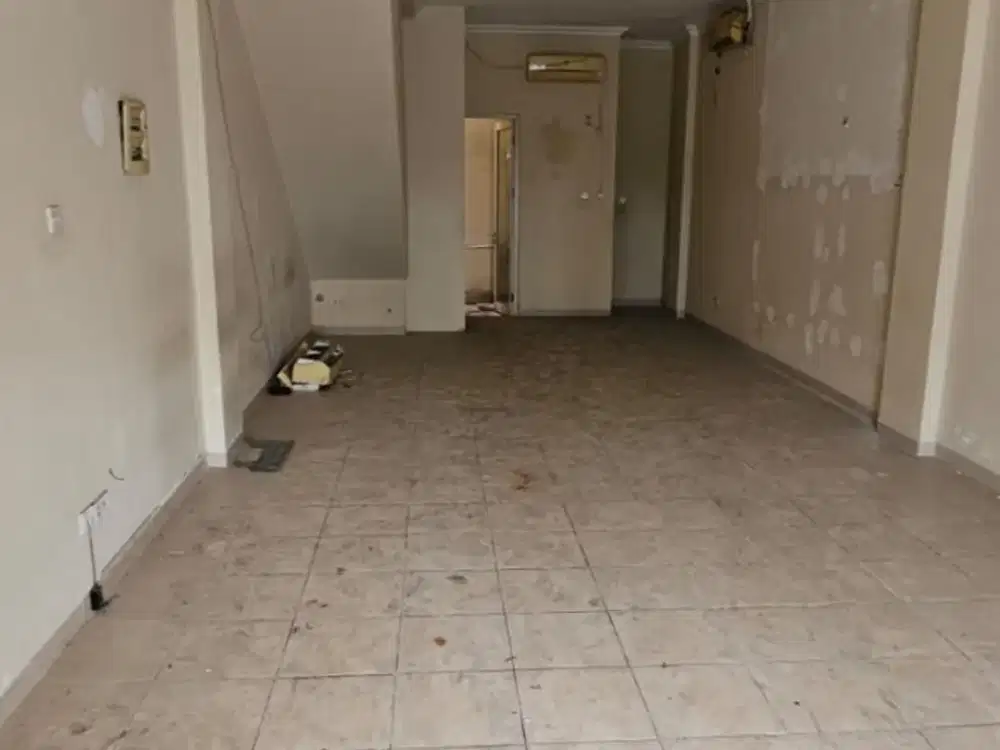 Dijual Ruko Green Mansion, Uk. 4,5x15, 3 Lantai, Cocok untuk Usaha, Harga : Rp 6 M