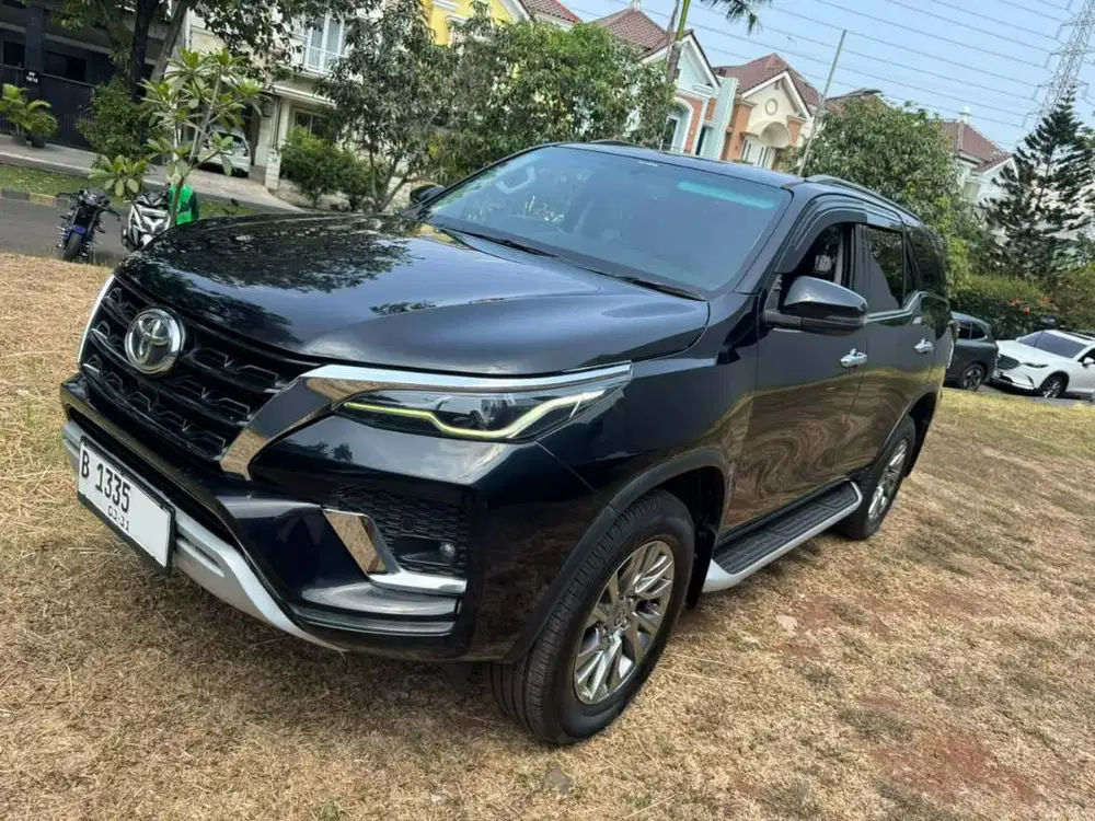 2021 Toyota Fortuner Diesel 2.4 VRZ 4x2 AT Facelift Matic Hitam SUV