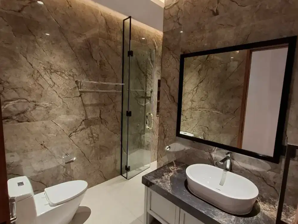 Rumah Furnished SHM di Jalan Kembangan Agung, Puri Kembangan Ada Kolam Renang