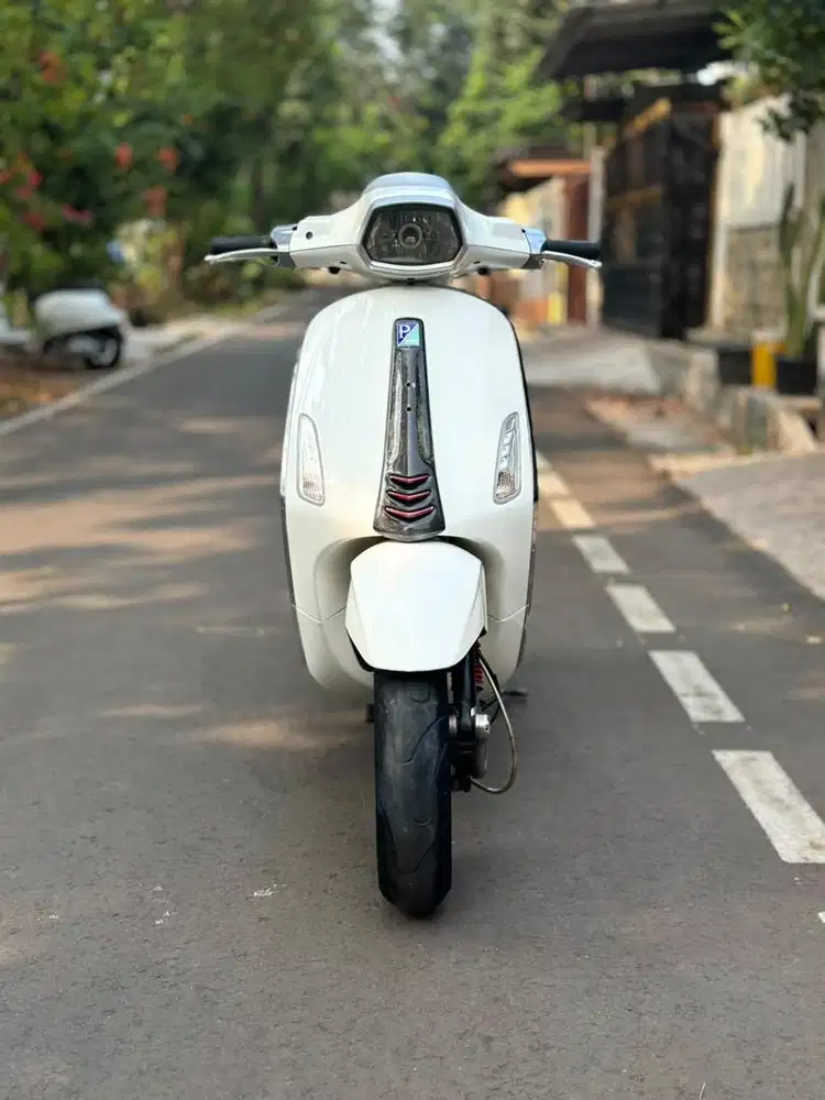 VESPA SPRINT 150 IGET 2017 PUTIH - TERMURAH