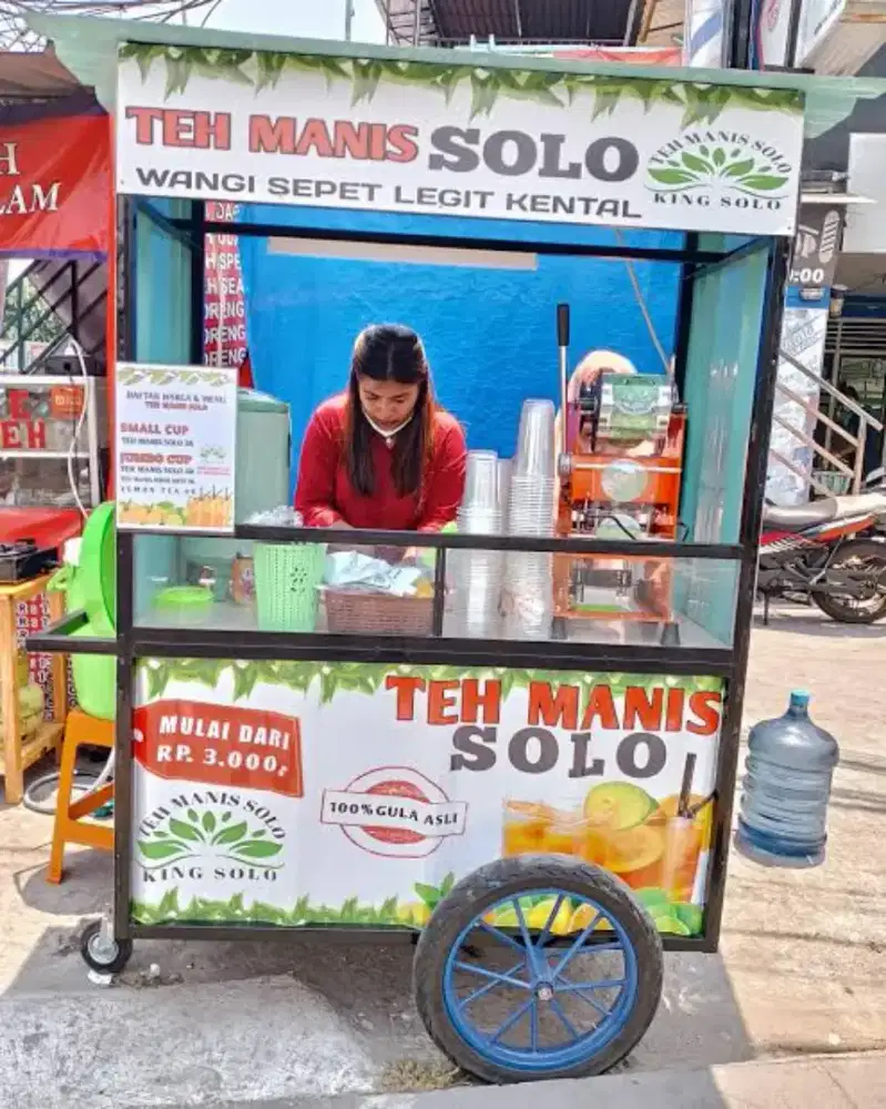 Pramusaji Stand Teh Solo