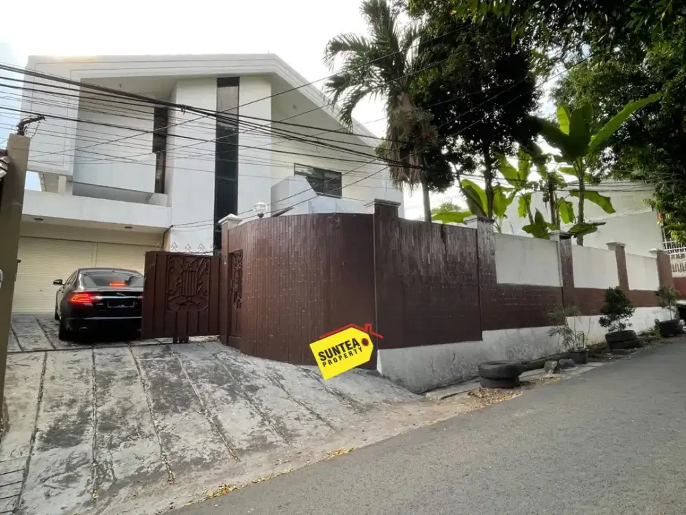 Hunian 2 Lantai Besar 4 KT Premium LB 950 m² Kolam Renang Mampang Jakarta Selatan Harga Nego!