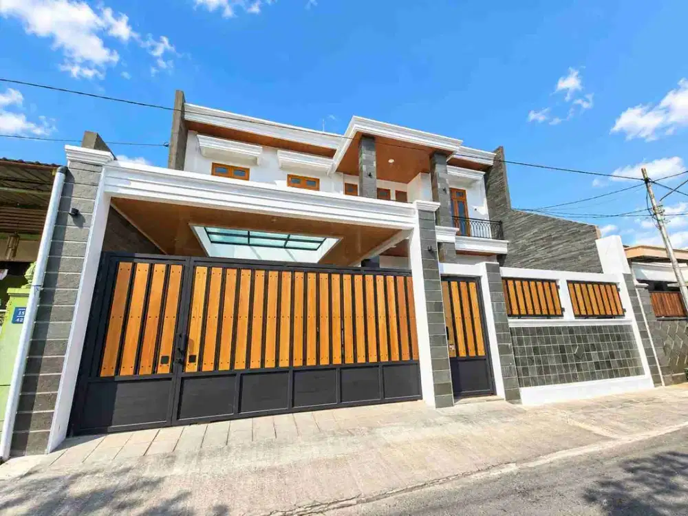 rumah mewah super 2lantai Lux dekat manahan di sumber Solo