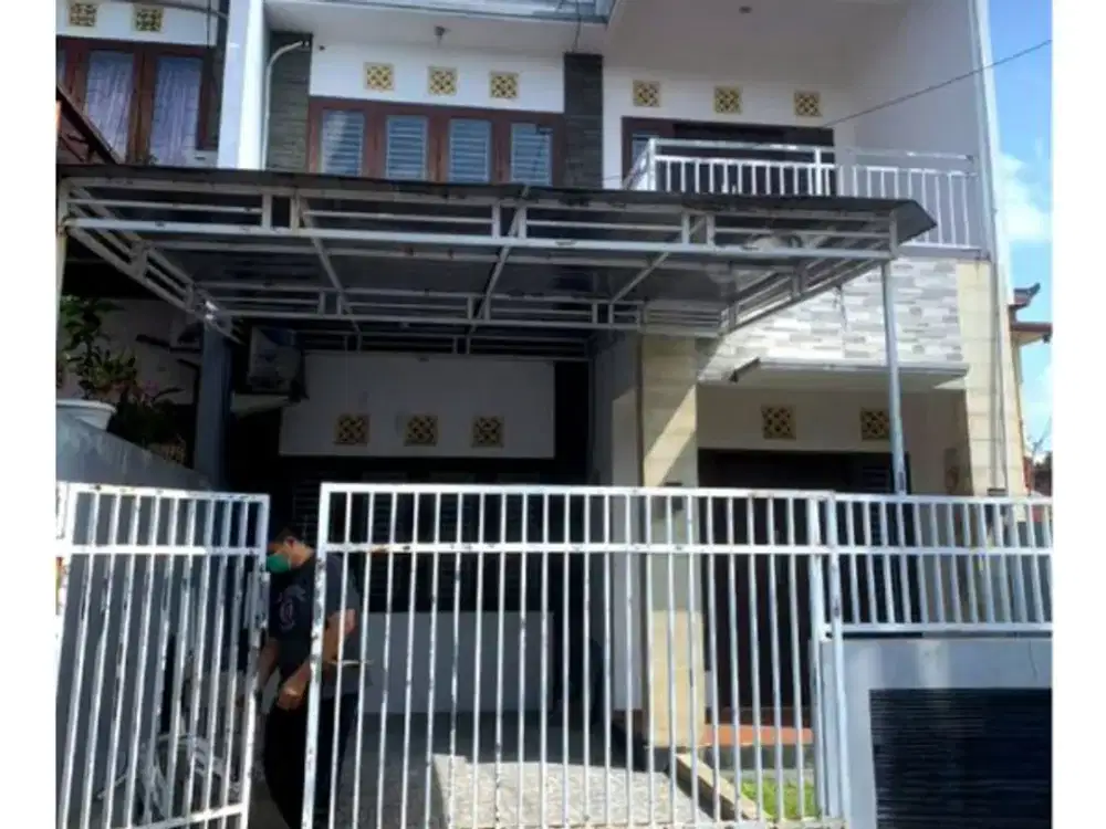 RUMAH PRAKTIS 2 LANTAI DI SWAMANDALA PADANGSAMBIAN KAJA DENPASAR, BALI