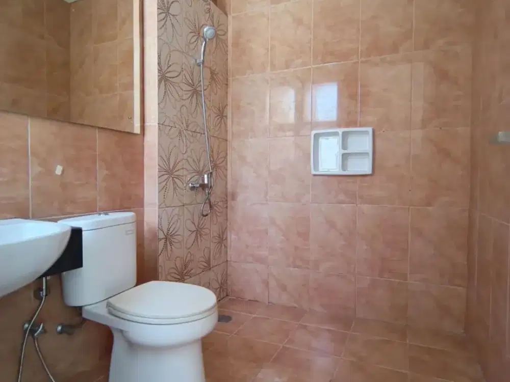 Disewakan dan Dijual Rumah baru Renov luas 223m2 Cluster Palm Summarecon Bekasi