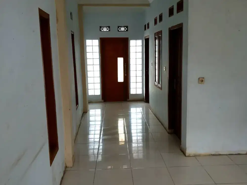Jual/Sewa Gudang Ex Gudang Rokok dan Kantor Luas Bagus Siap Pakai Bangunan 3 Lantai Ada Rumah Tinggal Akses Fuso Di Batujajar Cimareme