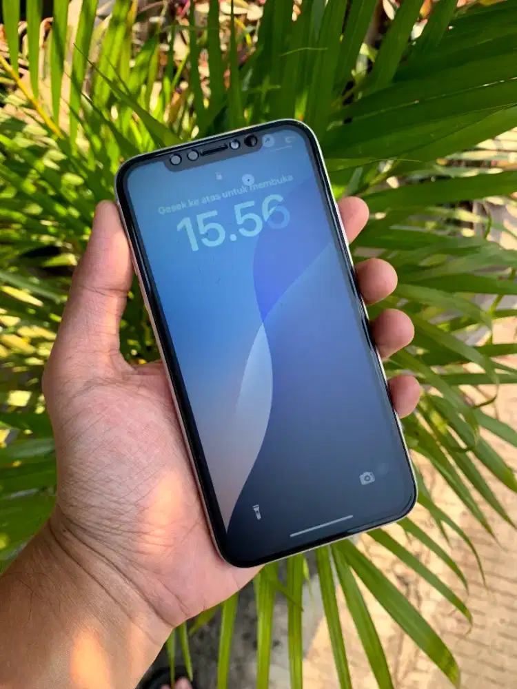 iPhone XR 64 GB warna putih