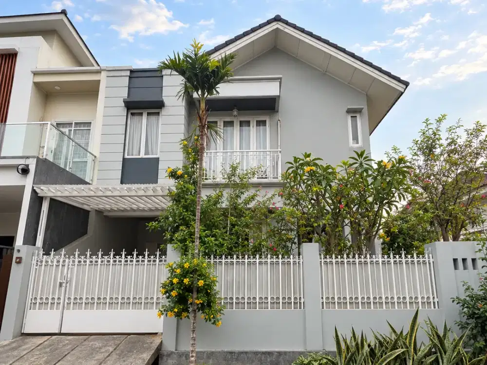 Rumah Terawat Hoek dalam Komplek Cinere
