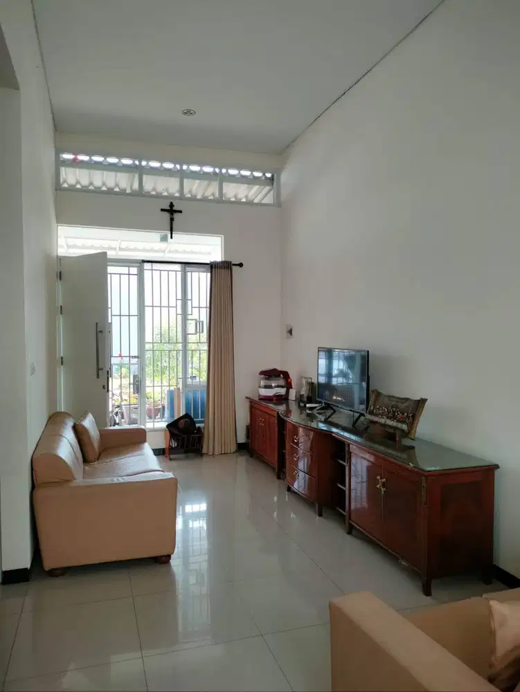 Dijual Cepat Rumah Siap Pakai di Taman Kopo Indah 5, Sherwood