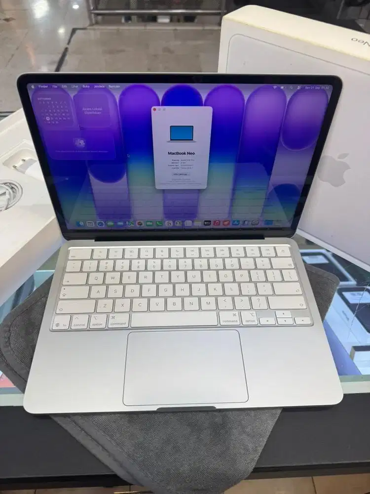 Macbook Neo 13inch 8/256 Silver Garansi iBox 14/08/2027