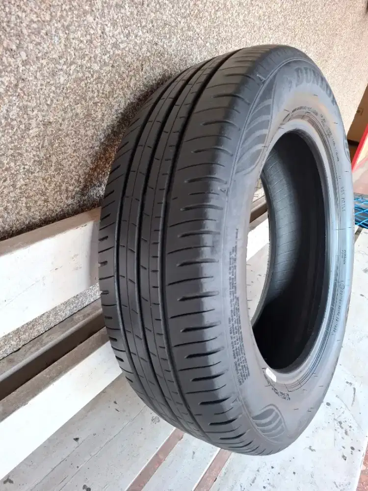 Ban 185 65 R15 Dunlop kondisi 98%. BAN second rasa baru. ERTIGA avanza