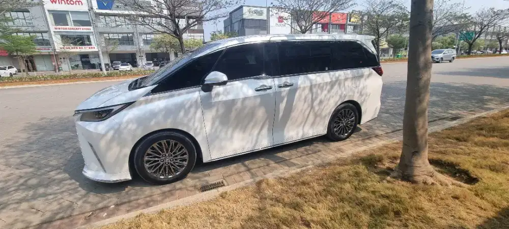 Lexus LM 350 h warna putuh