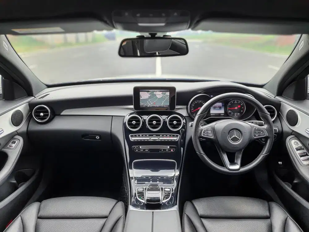 MERCEDES BENZ C200 AMG 2017 PUTIH SEDAN