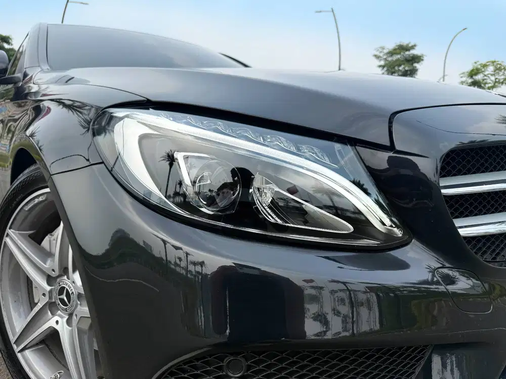 MERCEDES BENZ C200 AMG 2018 PUTIH SEDAN