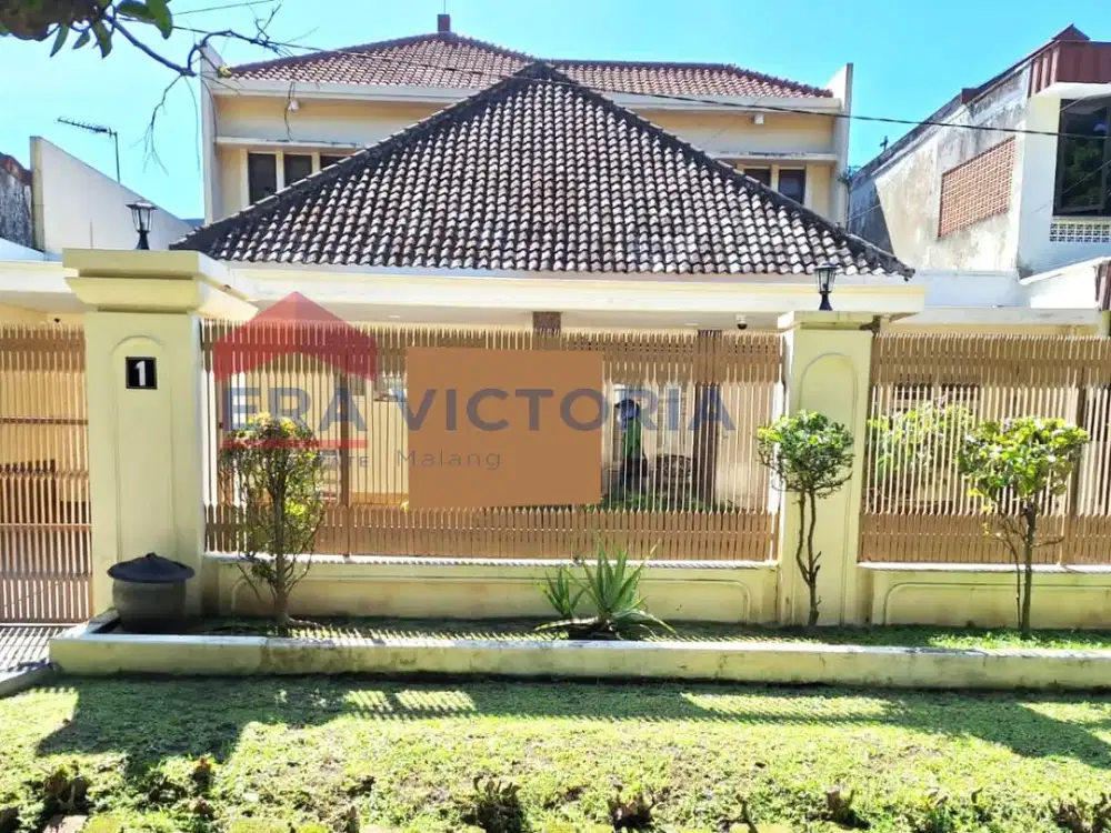 Rumah 2,5 Lantai SHM 347 M² Dalam Kota Malang 7 KT Harga 3,6 Miliar
