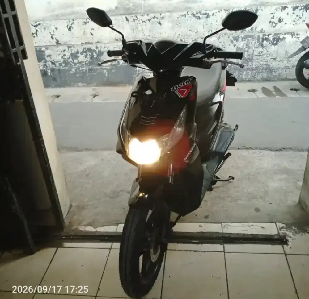 Di jual Honda beat karbu 2009 surat lengkap pajak hidup plat panjang.