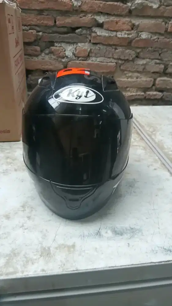 Bantu temen jual helm