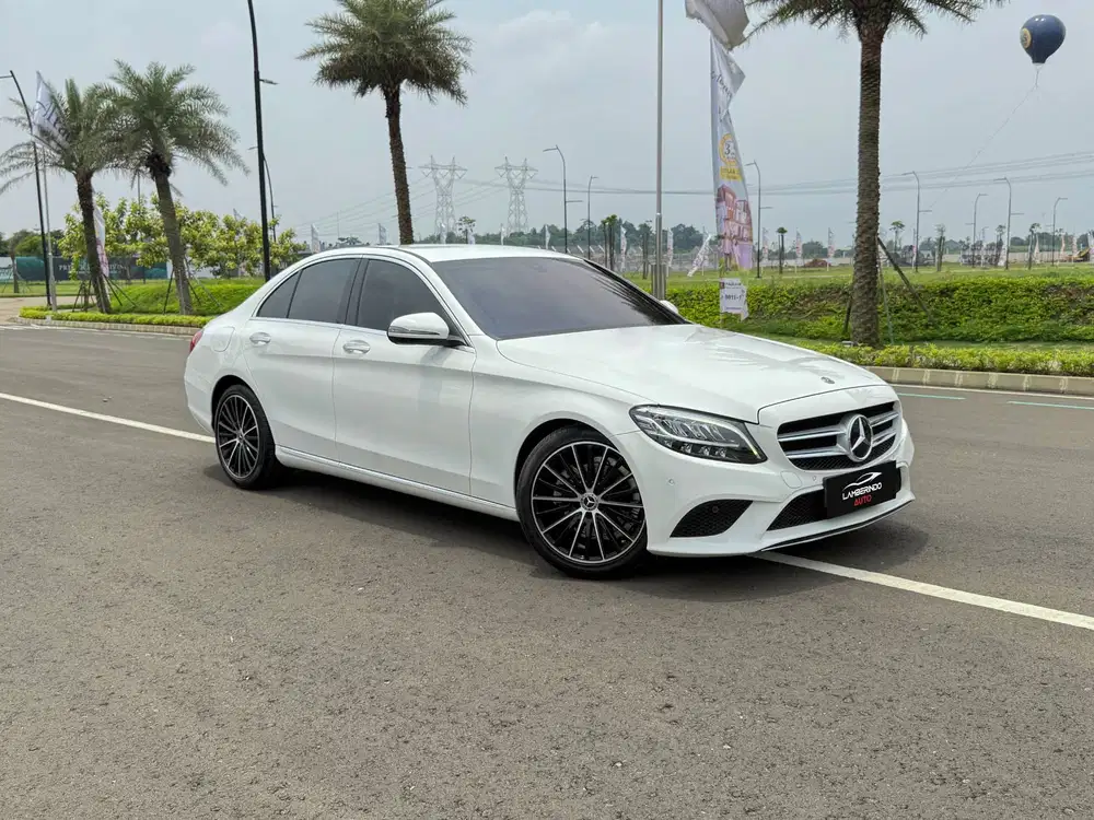 MERCEDES BENZ C200 EQ BOOST 2019 PUTIH SEDAN