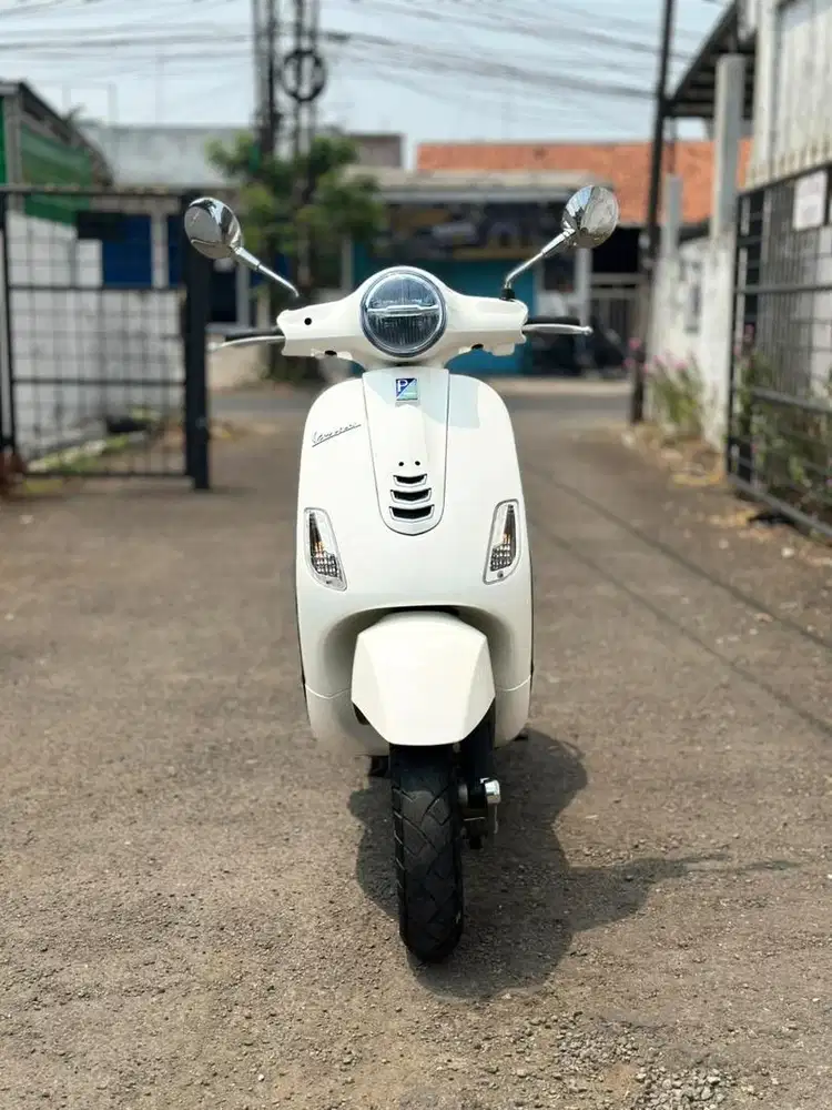VESPA LX 125 IGET FACELIFT 2024 PUTIH - TERMURAH