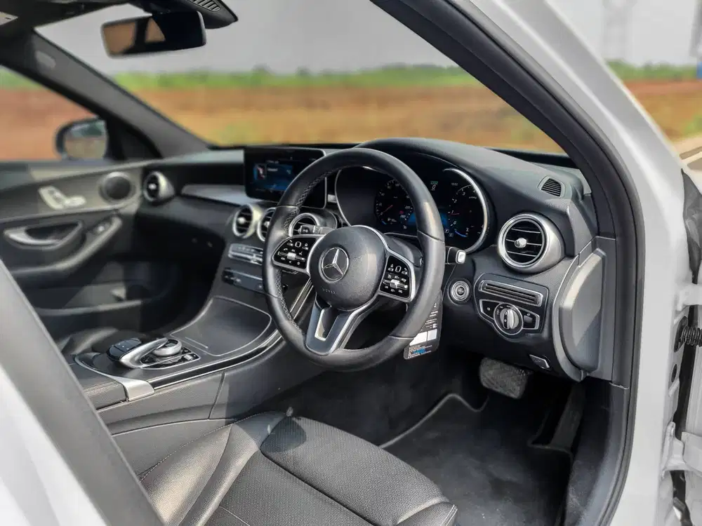 MERCEDES BENZ C200 EQ BOOST 2019 PUTIH SEDAN
