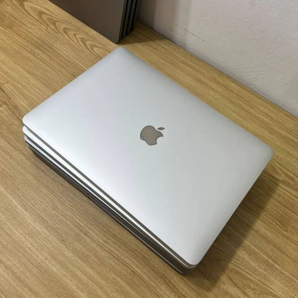 Macbook pro 2019 touch core i5 ram 8gb ssd 256gb sekolah kuliah coding