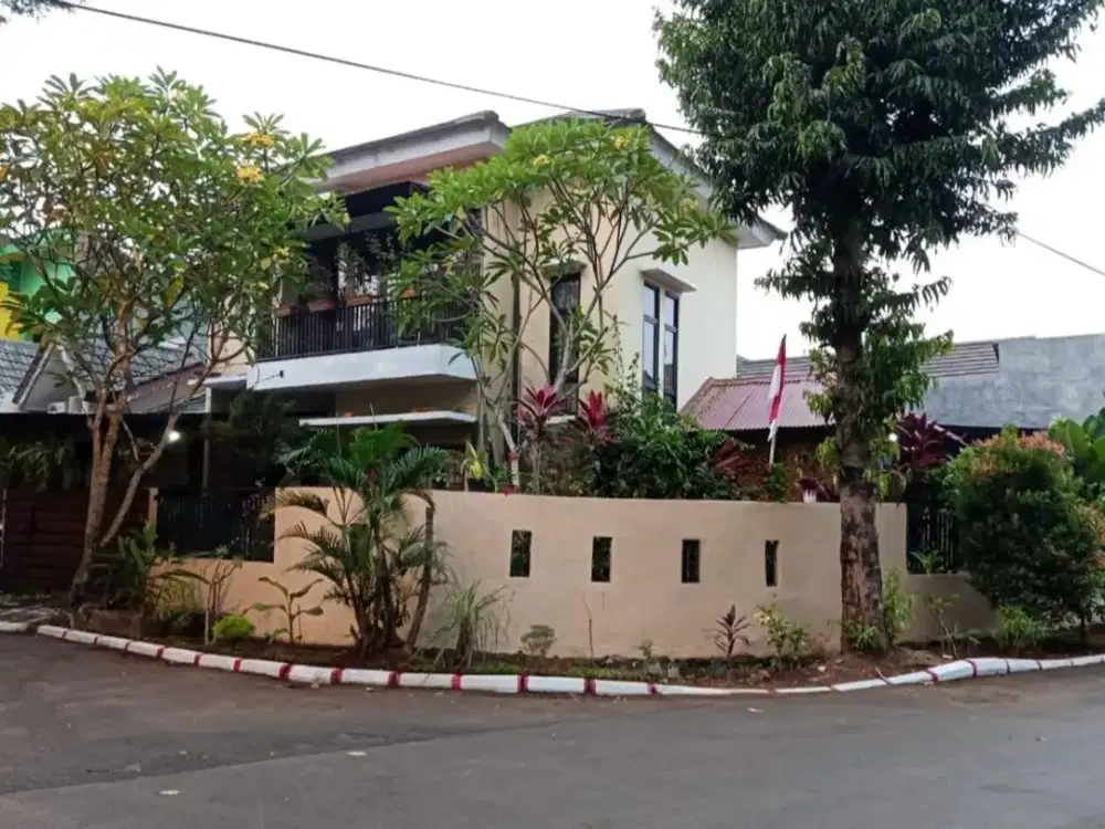 RUMAH BAGUS SIAP HUNI POSISI HOEK DI KENCANA LOKA BSD
