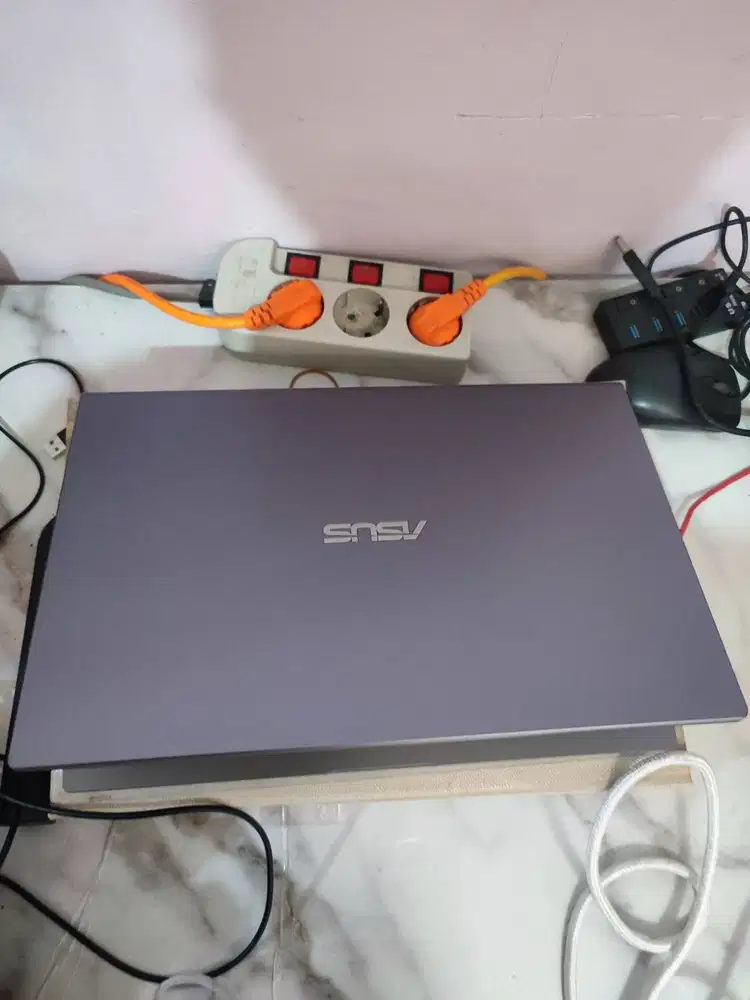 Laptop ASUS 490F th2019