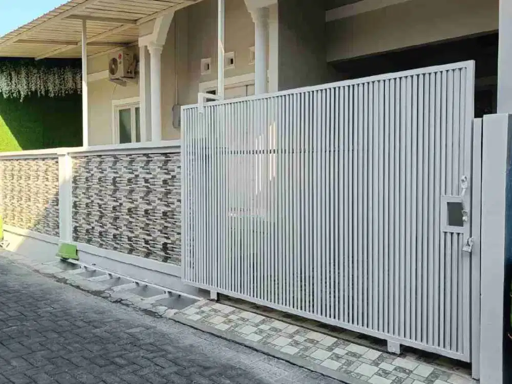 Di Jual Rumah Bagus Semi Furnish  di Tanah Mas Semarang