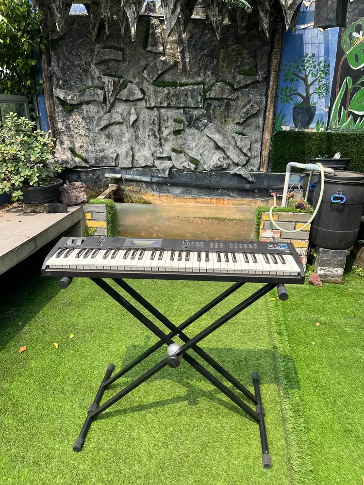 Synthesizer Keyboard bermerek Korg X5D (61-key)
