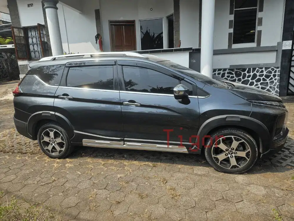 Mitsubishi Xpander Cross 2021 AT Hitam Tangan Pertama