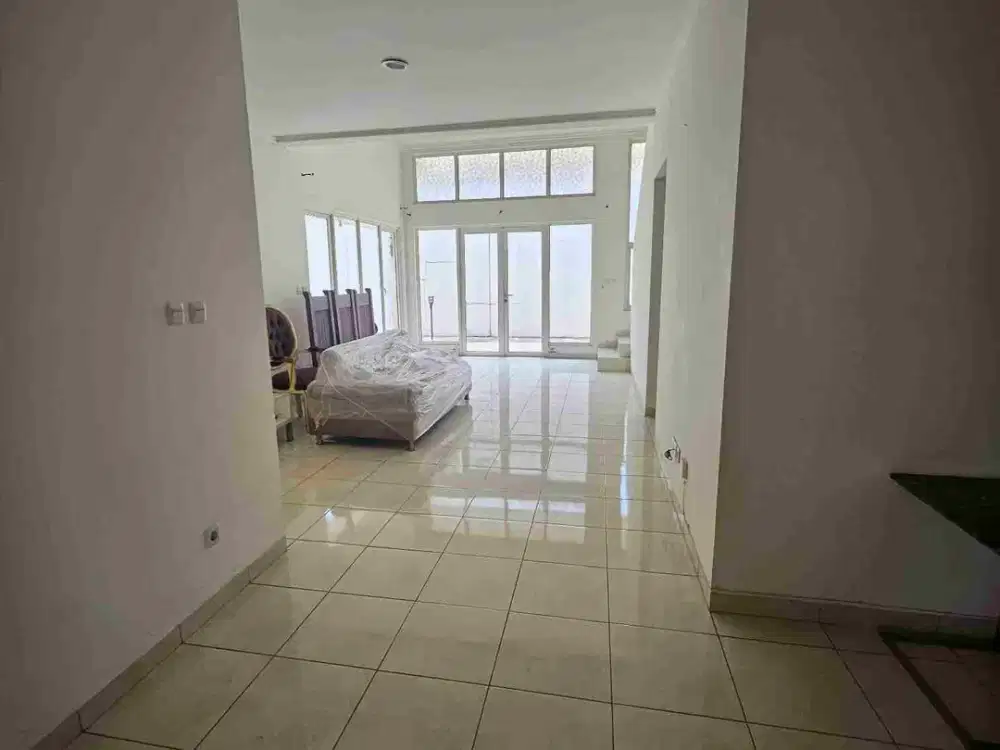 HARGA KEPEPET BANGET  !!! Jual rumah 2 lantai 10x20 Suvarna Sutera