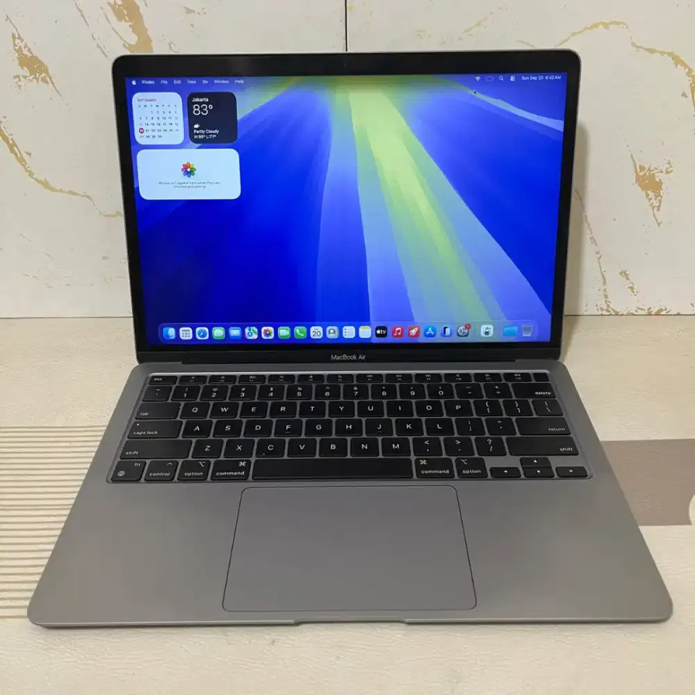 Forsale, Macbook Air M1 2020 (Space Grey). -Chip Apple M1 -MULUS