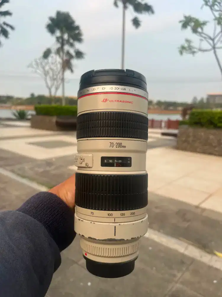 FOR SALE!! Canon 70-200 f 2.8